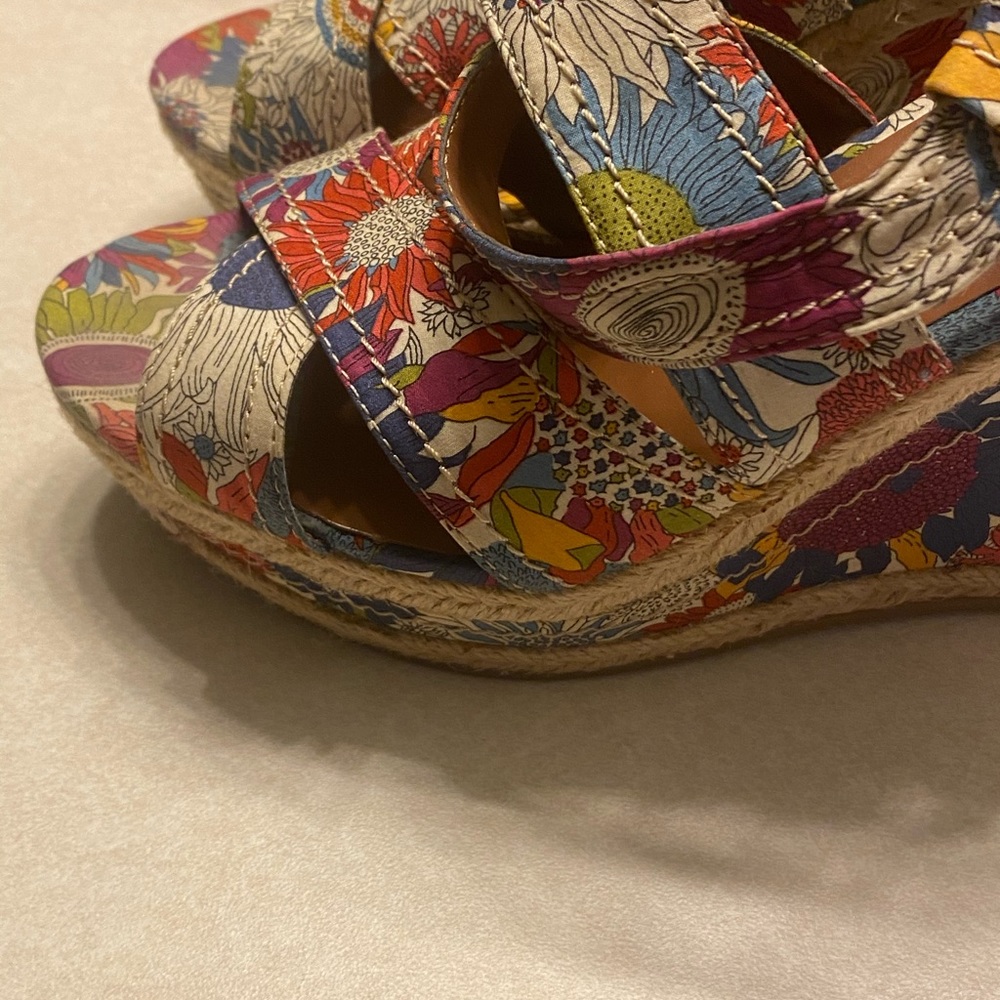 Shoes - Picture 6 of 6